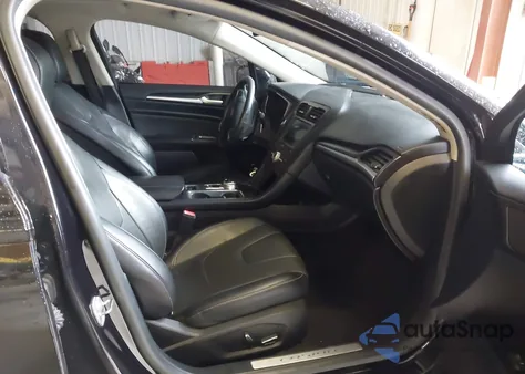 2020 Ford Fusion Titanium z USA, uszkodzony, nr VIN 3FA6P0D94LR193374